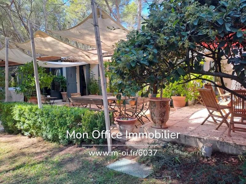 Maison - 236 m² - 7 pièces