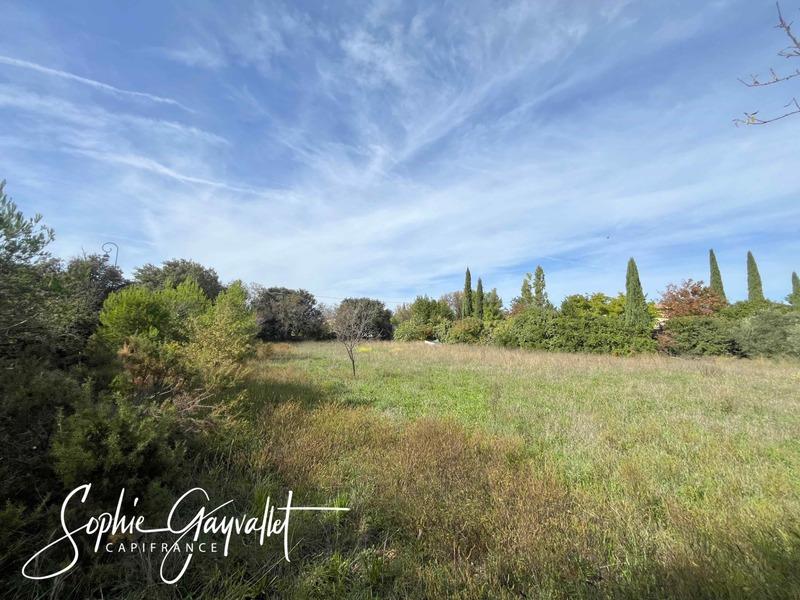 Terrain constructible - 3 000 m²