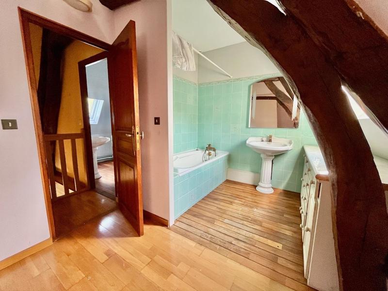 Maison - 267 m² - 7 pièces