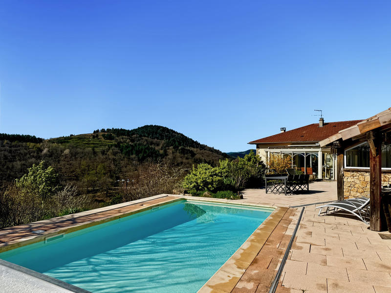 Propriété - 357 m² - 13 pièces