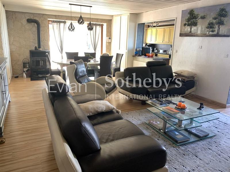 Maison - 243 m² - 8 pièces