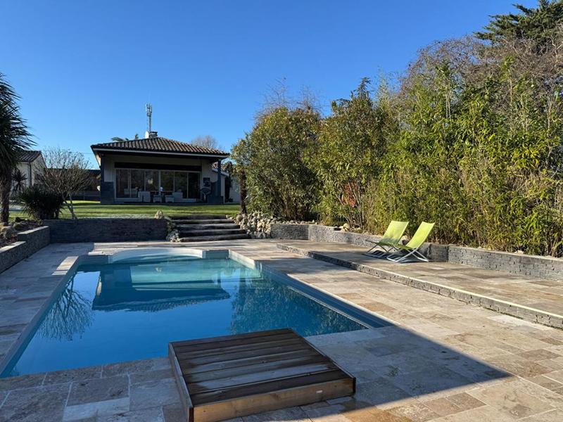 Maison - 354 m² - 11 pièces