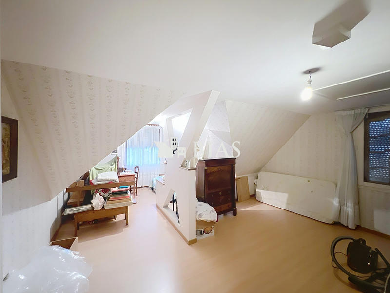 Maison - 179 m² - 7 pièces