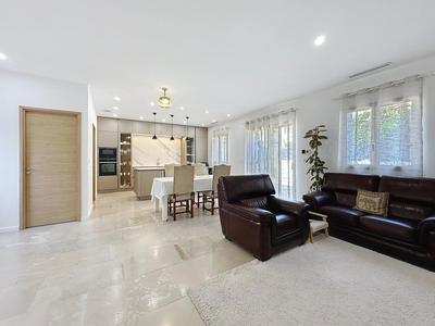 Maison - 96 m² - 4 pièces