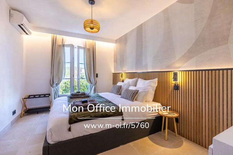 Maison - 230 m² - 8 pièces