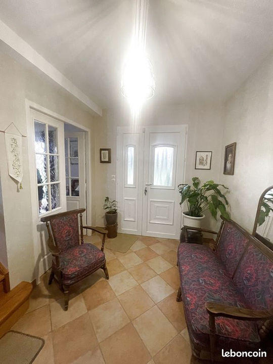 Maison - 221 m² - 8 pièces