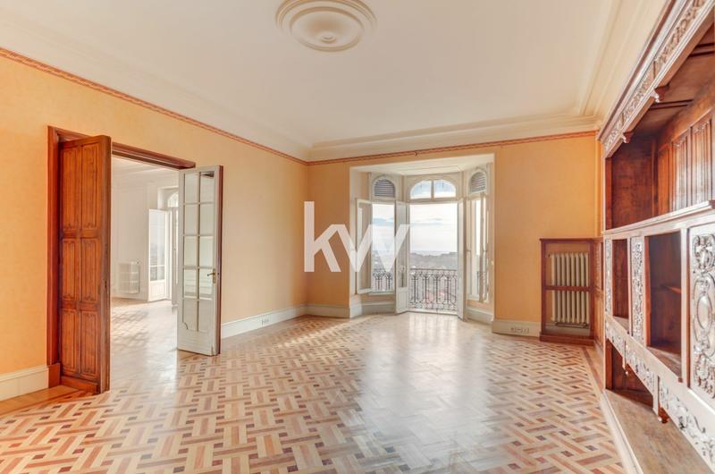 Appartement - 242 m² - 4 pièces