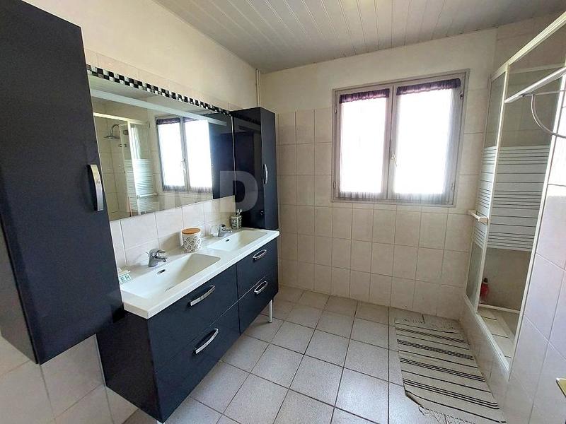 Maison - 234 m² - 10 pièces