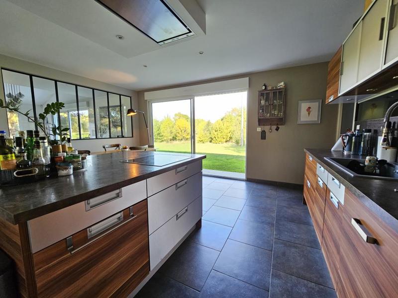 Maison - 207 m² - 8 pièces