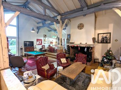 Maison - 243 m² - 9 pièces