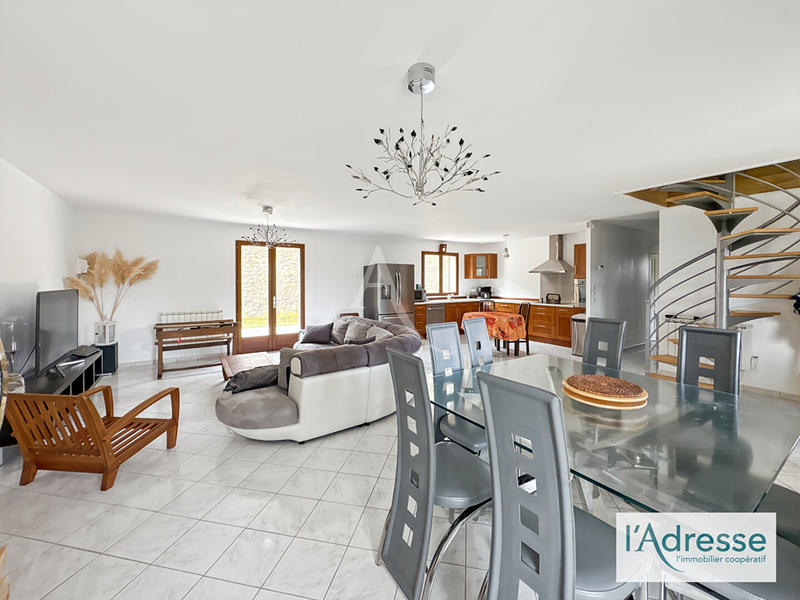 Maison - 140 m² - 7 pièces