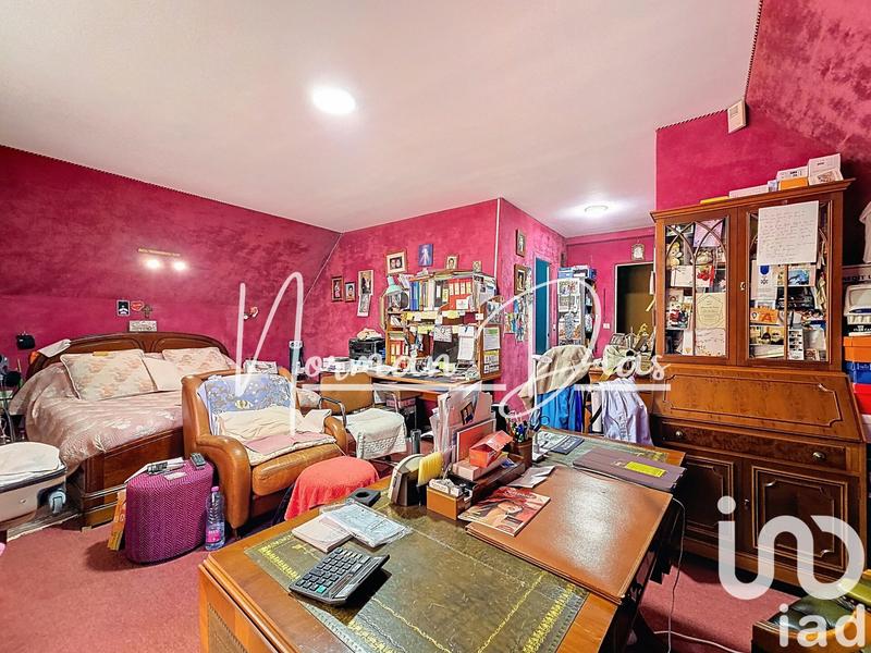 Maison - 238 m² - 9 pièces