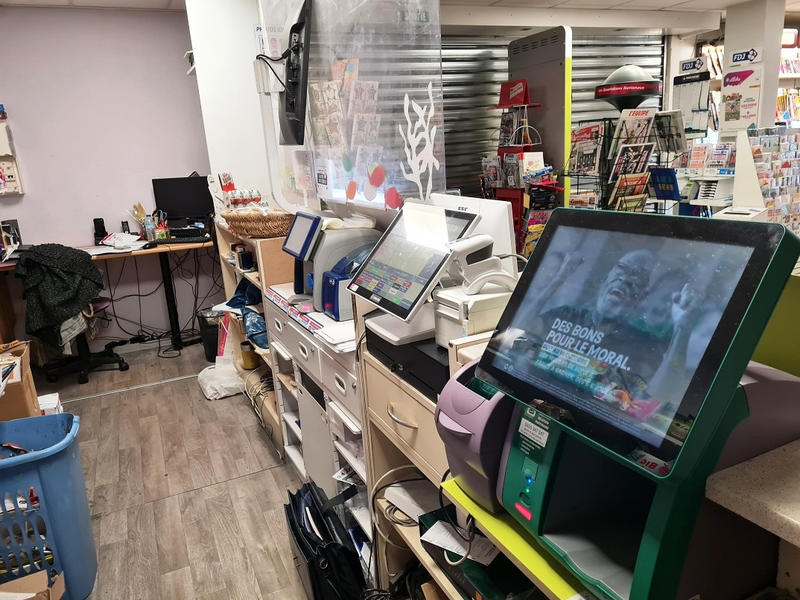 Fonds de commerce - Magasins - 81 m²