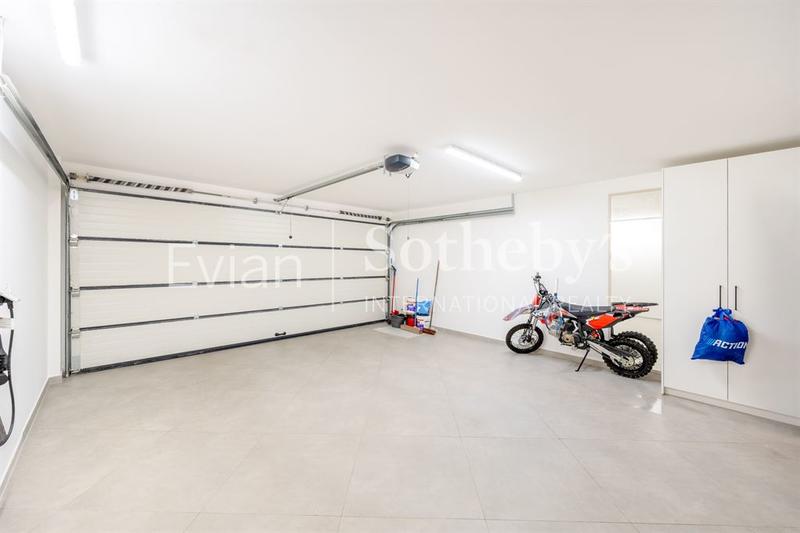 Maison - 270 m² - 7 pièces