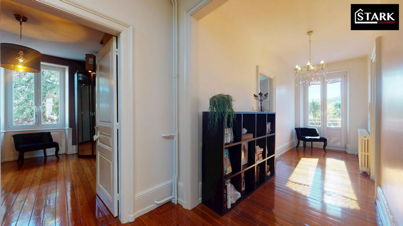 Maison - 209 m² - 7 pièces