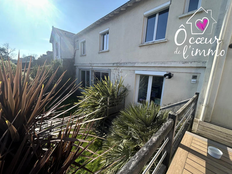 Maison - 251 m² - 9 pièces