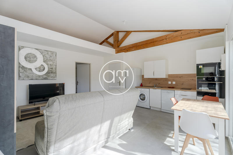 Maison - 253 m² - 9 pièces