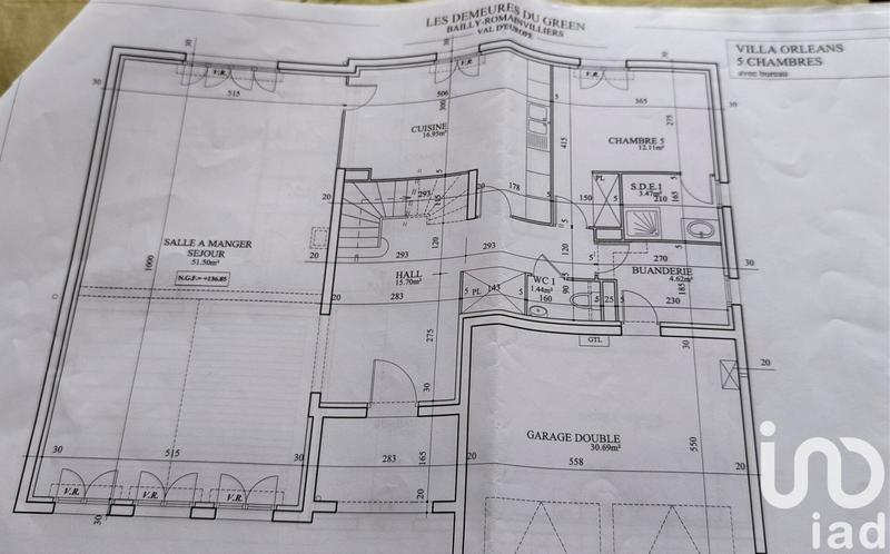 Maison - 234 m² - 8 pièces