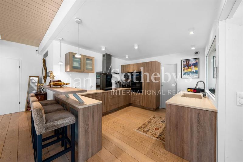 Maison - 448 m² - 9 pièces