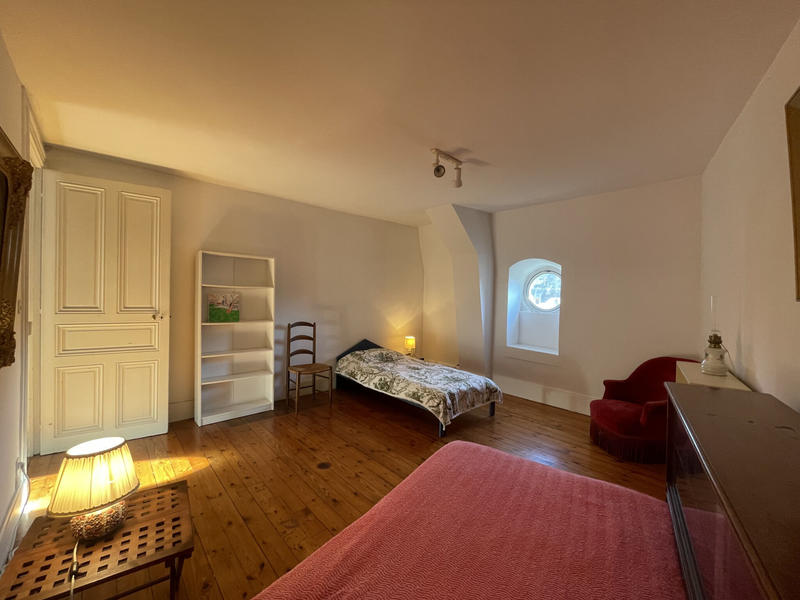 Propriété - 240 m² - 11 pièces