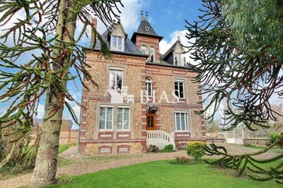 Maison - 300 m² - 12 pièces