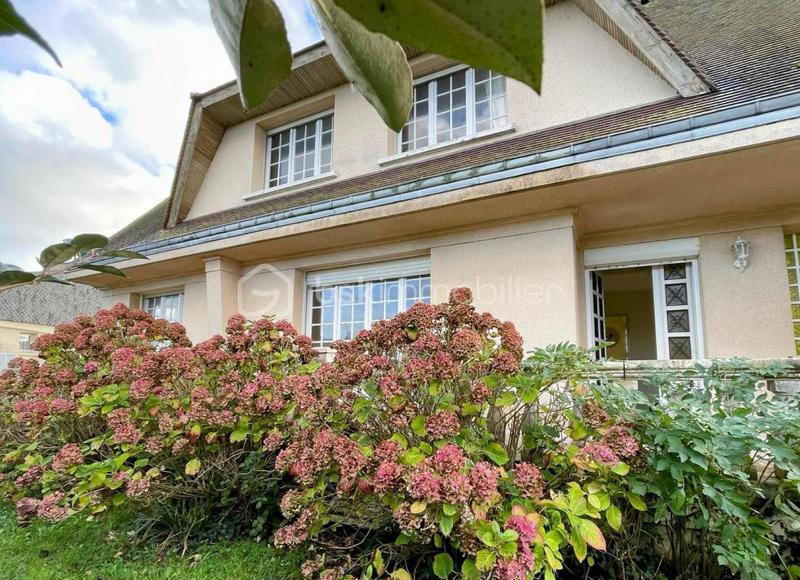 Maison traditionnelle - 170 m² - 7 pièces