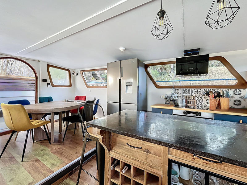 Péniche - 164 m² - 6 pièces