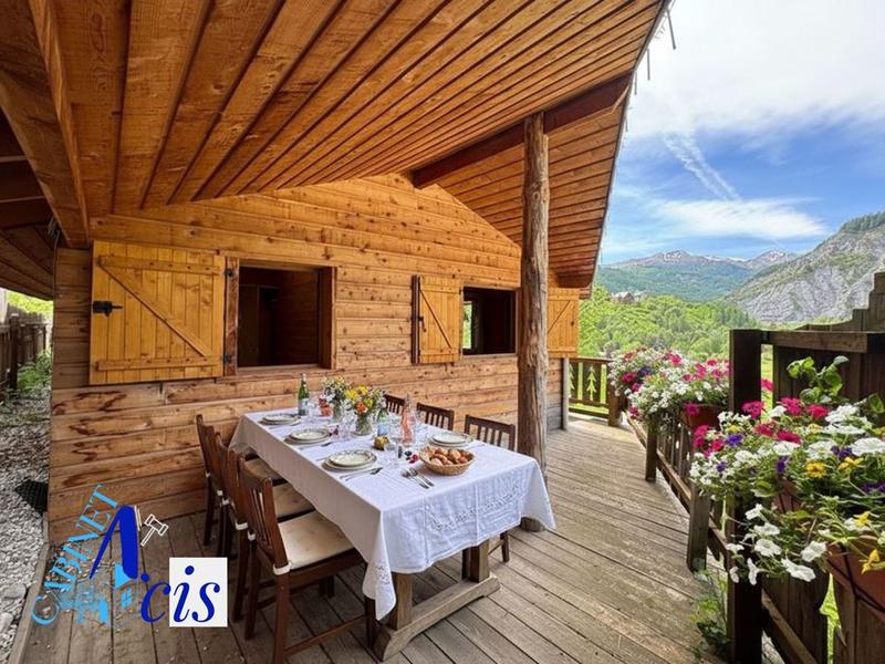 Maison - 104 m² - 6 pièces