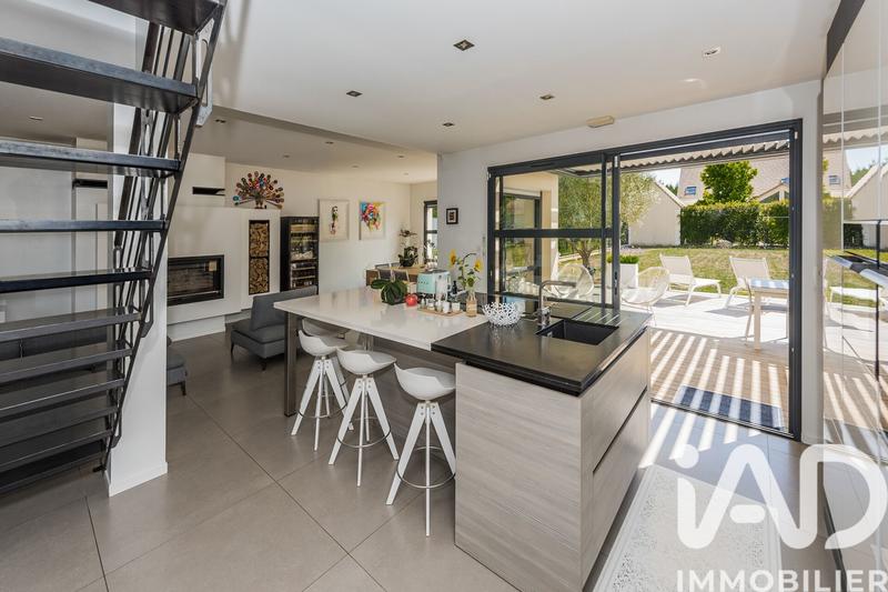 Maison - 225 m² - 8 pièces