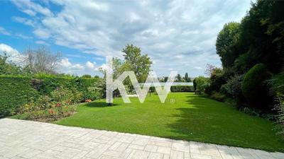 Maison - 180 m² - 8 pièces