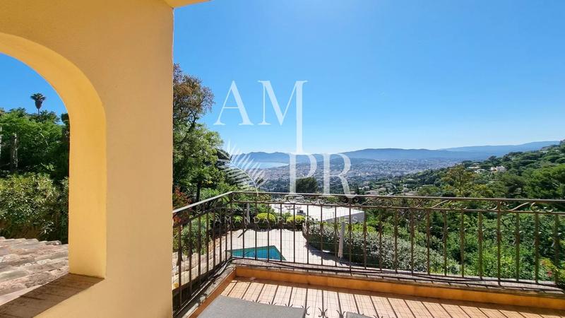 Maison - 273 m² - 7 pièces