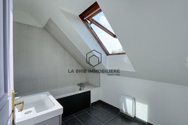 Maison - 193 m² - 7 pièces