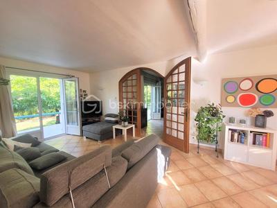 Villa - 243 m² - 11 pièces