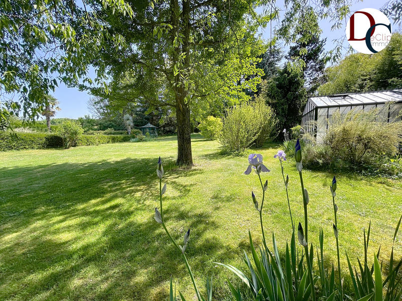 Maison - 335 m² - 9 pièces