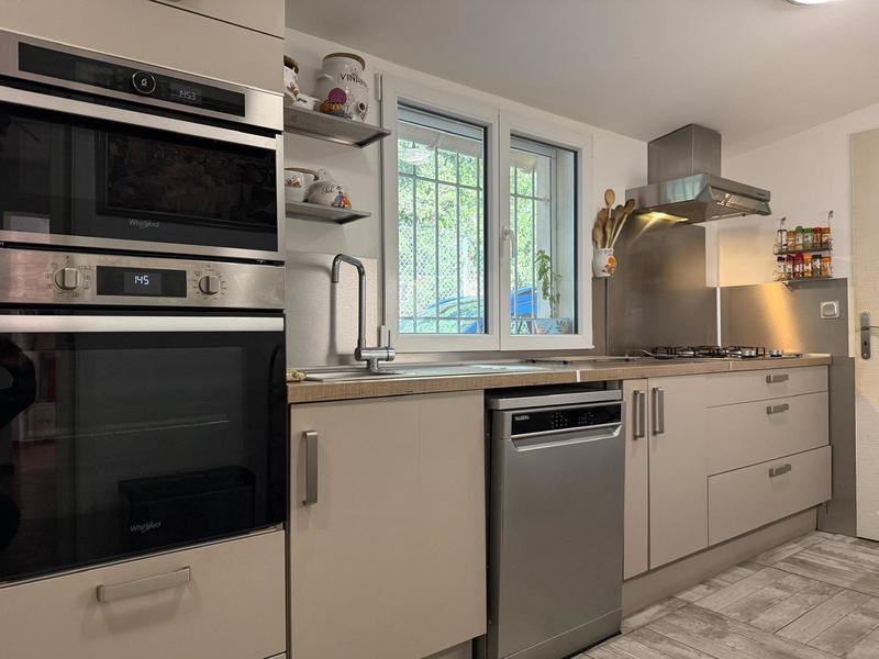 Maison - 1 400 m² - 5 pièces