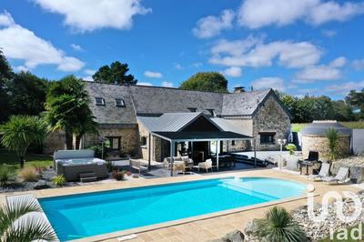 Maison - 218 m² - 8 pièces