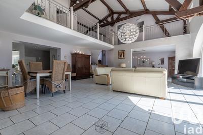 Maison - 353 m² - 13 pièces