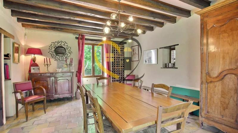 Maison - 280 m² - 5 pièces