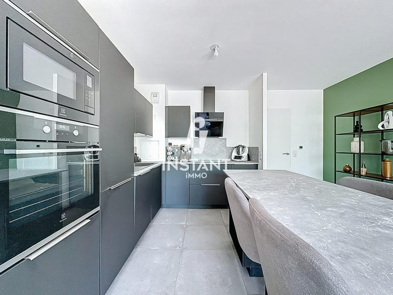 Appartement - 80 m² - 4 pièces