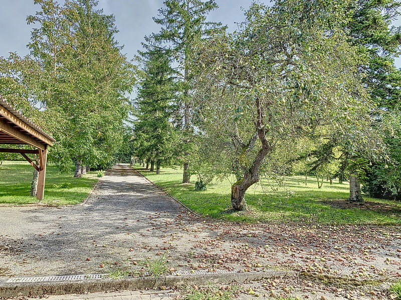 Maison - 273 m² - 10 pièces