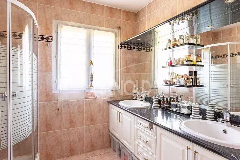 Maison - 165 m² - 6 pièces