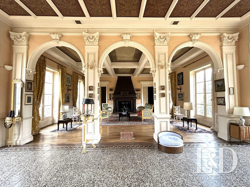 Château - 632 m² - 12 pièces