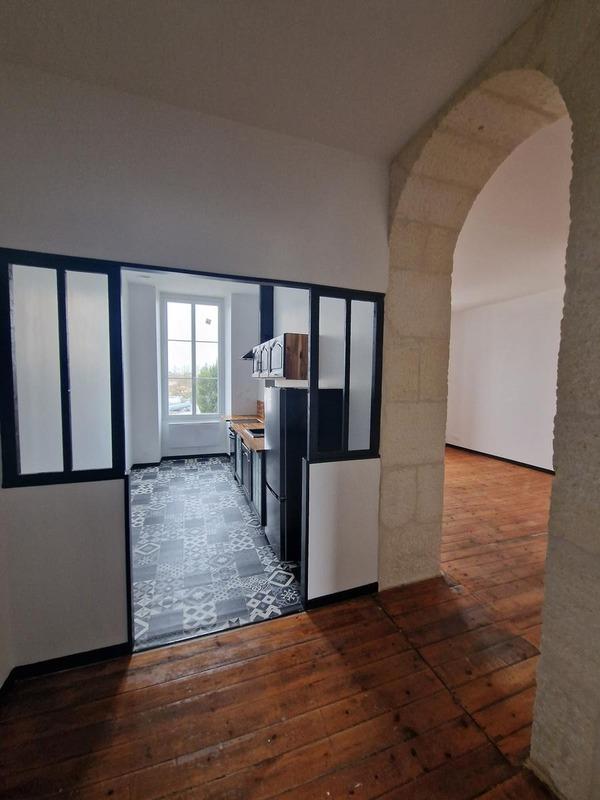 Maison - 850 m² - 35 pièces