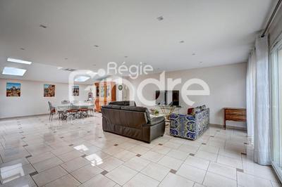 Maison - 196 m² - 6 pièces