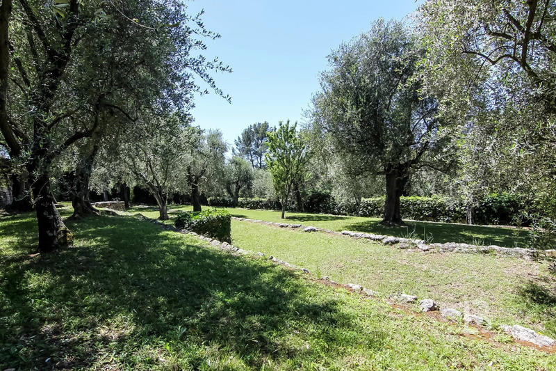 Maison - 368 m² - 10 pièces