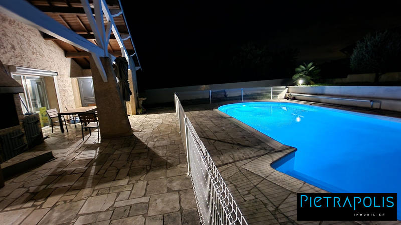 Maison - 180 m² - 7 pièces