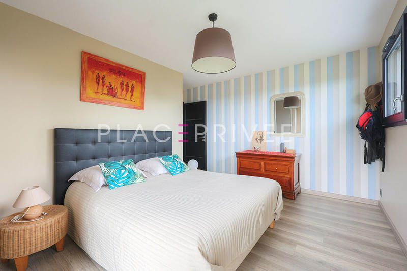 Maison - 390 m² - 8 pièces