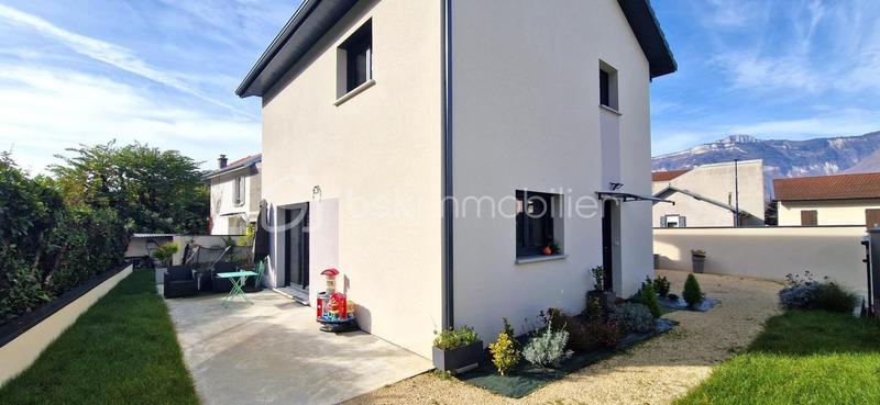 Maison - 93 m² - 4 pièces