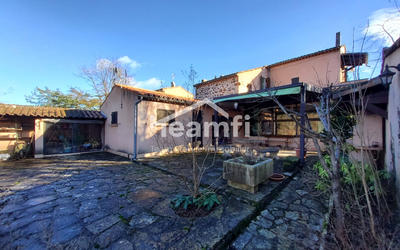 Maison traditionnelle - 139 m² - 6 pièces