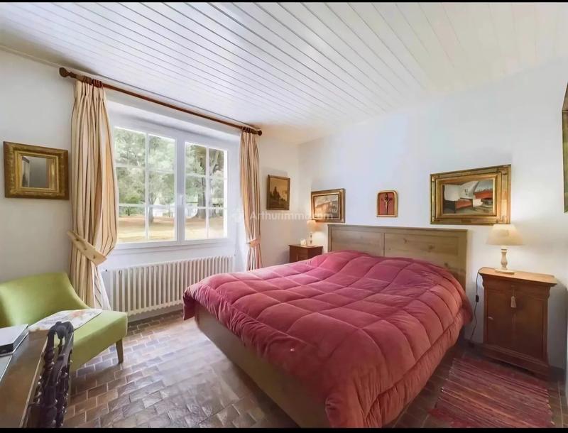 Maison - 230 m² - 7 pièces